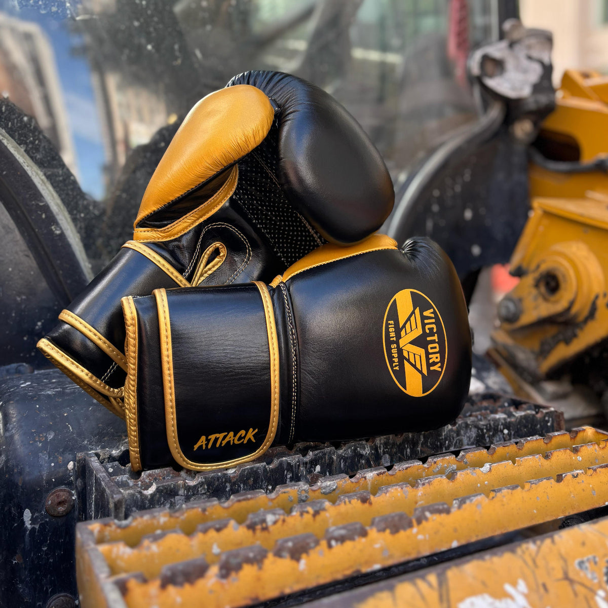 VICTORY GLOVES ATTACK LEATHER HOOK & LOOP BLACK/GOLD