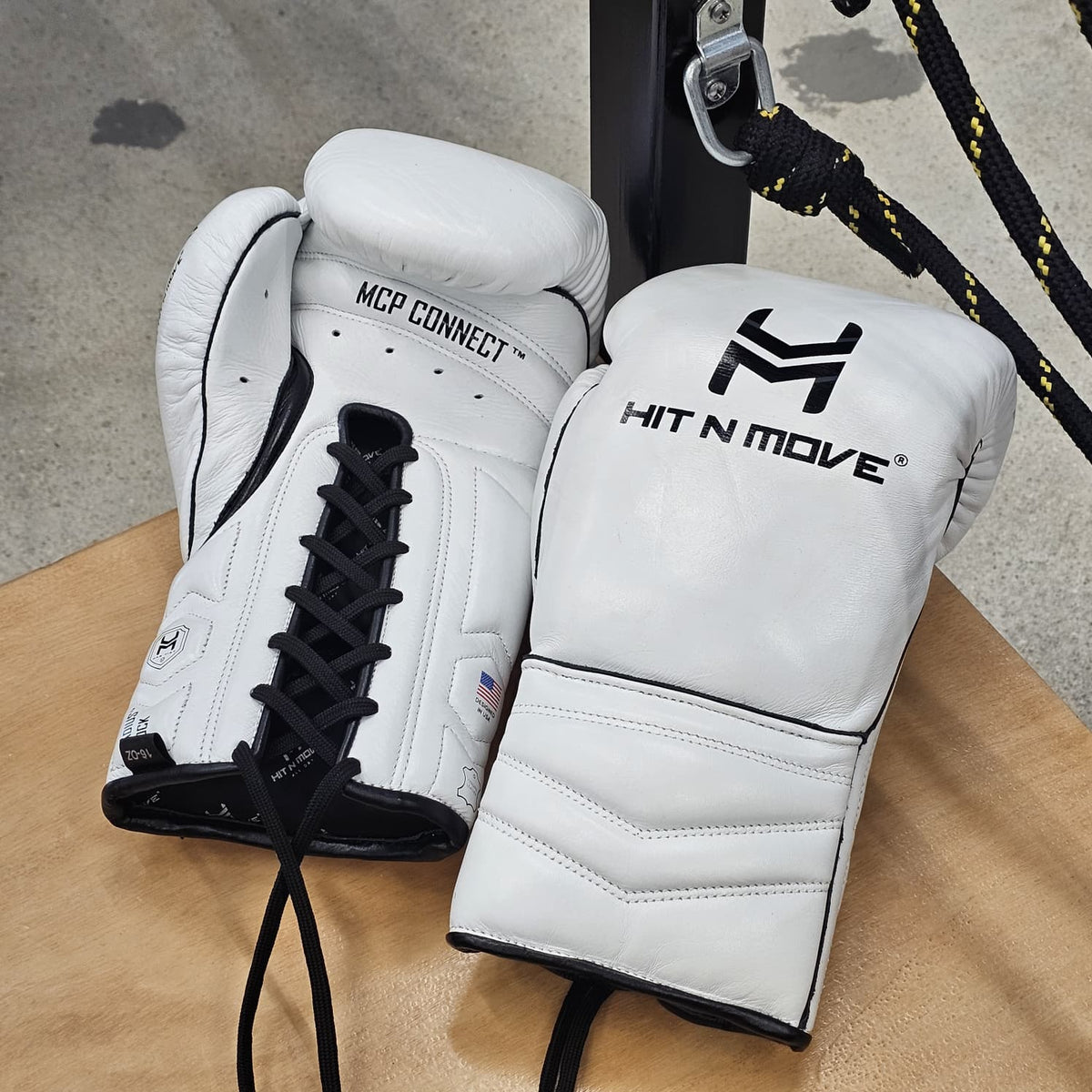 HIT N MOVE GLOVES VECTOR LACE WHITE