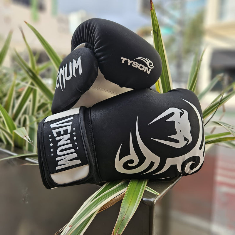 VENUM X MIKE TYSON GLOVES TRAINING BOXING BLACK/WHITE