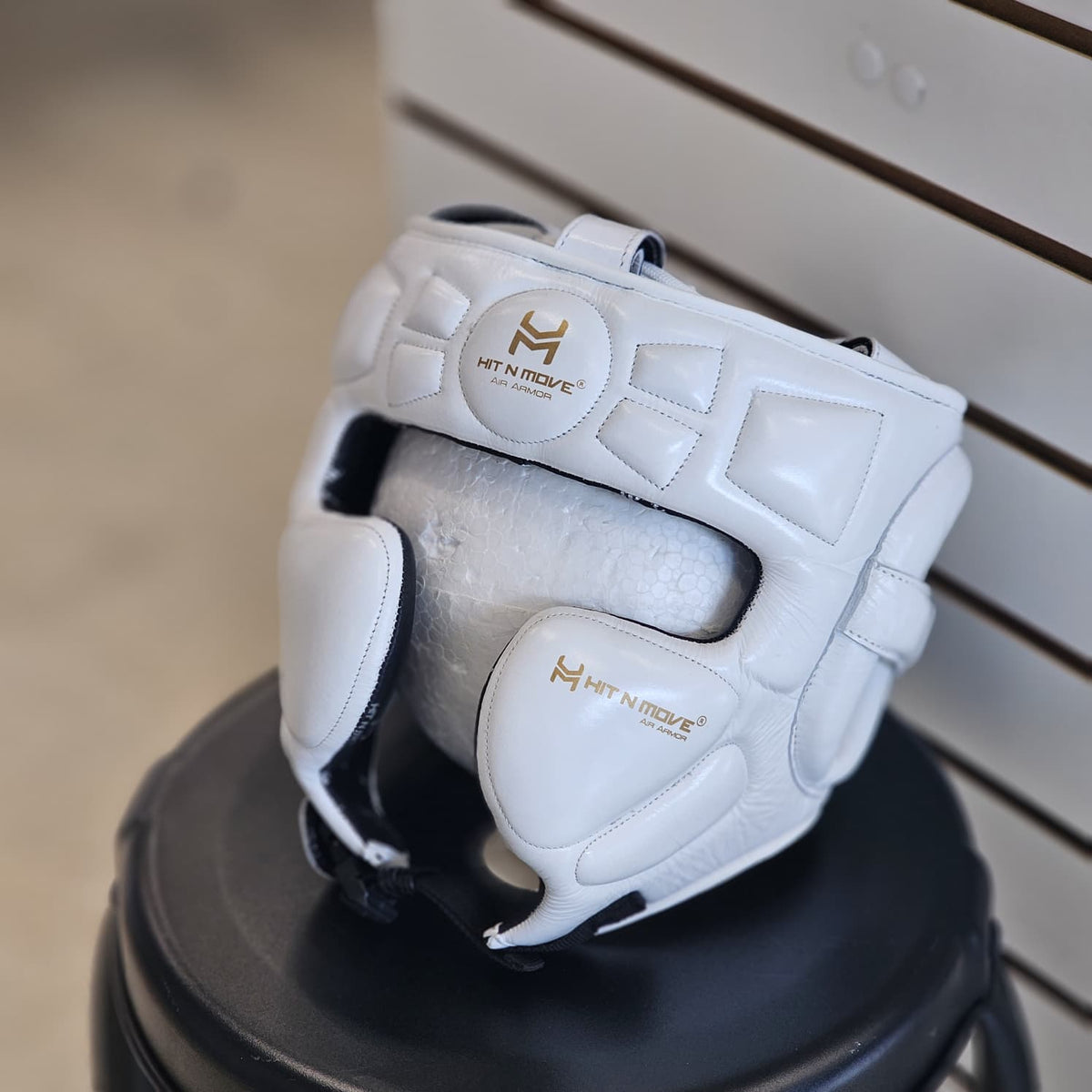HIT N MOVE HEADGEAR AIR ARMOUR CHEEK WHITE/GOLD