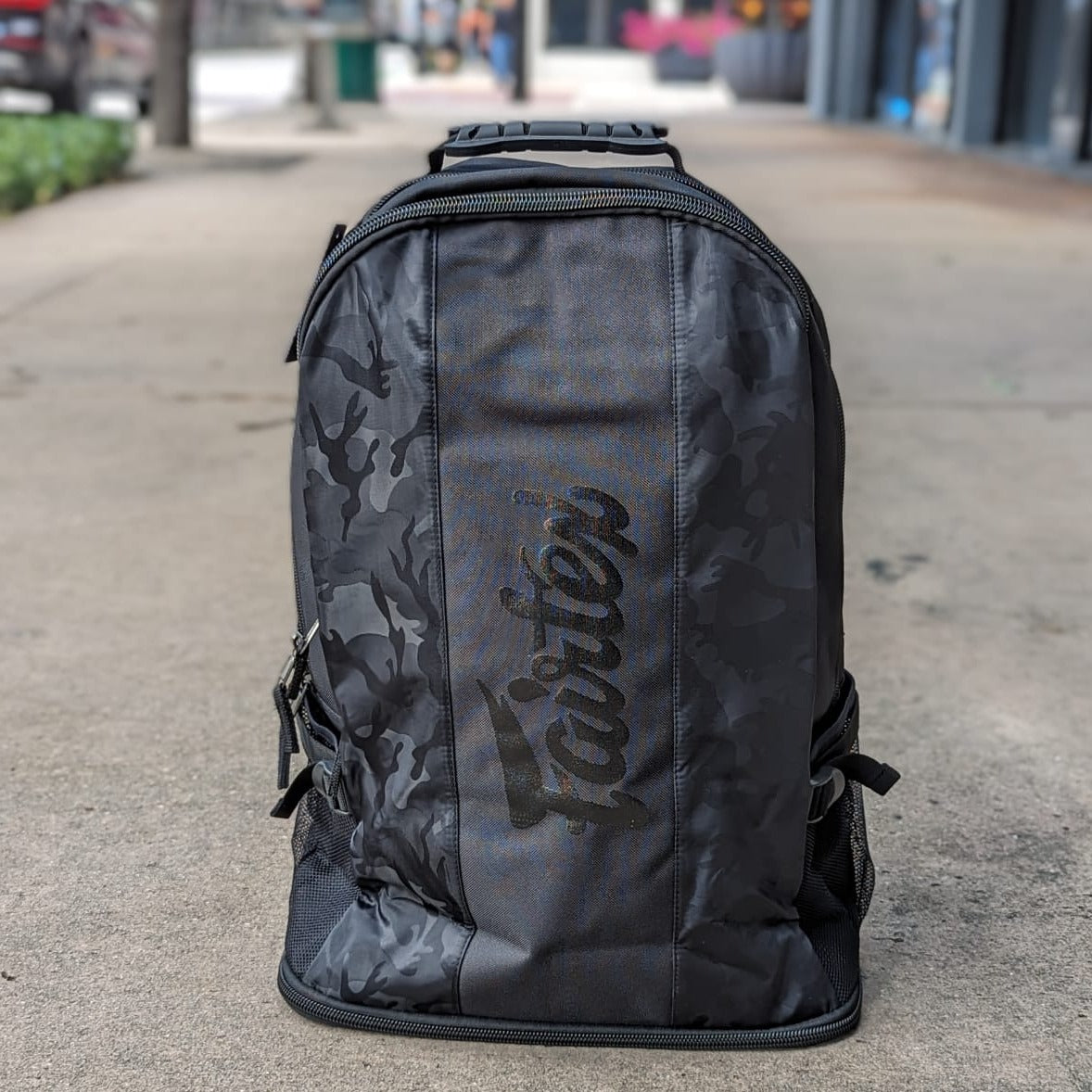 Fairtex ムエタイバック Fairtex 95 lb Muay Thai Heavy Bag for Foot Kicks and Knee Strikes