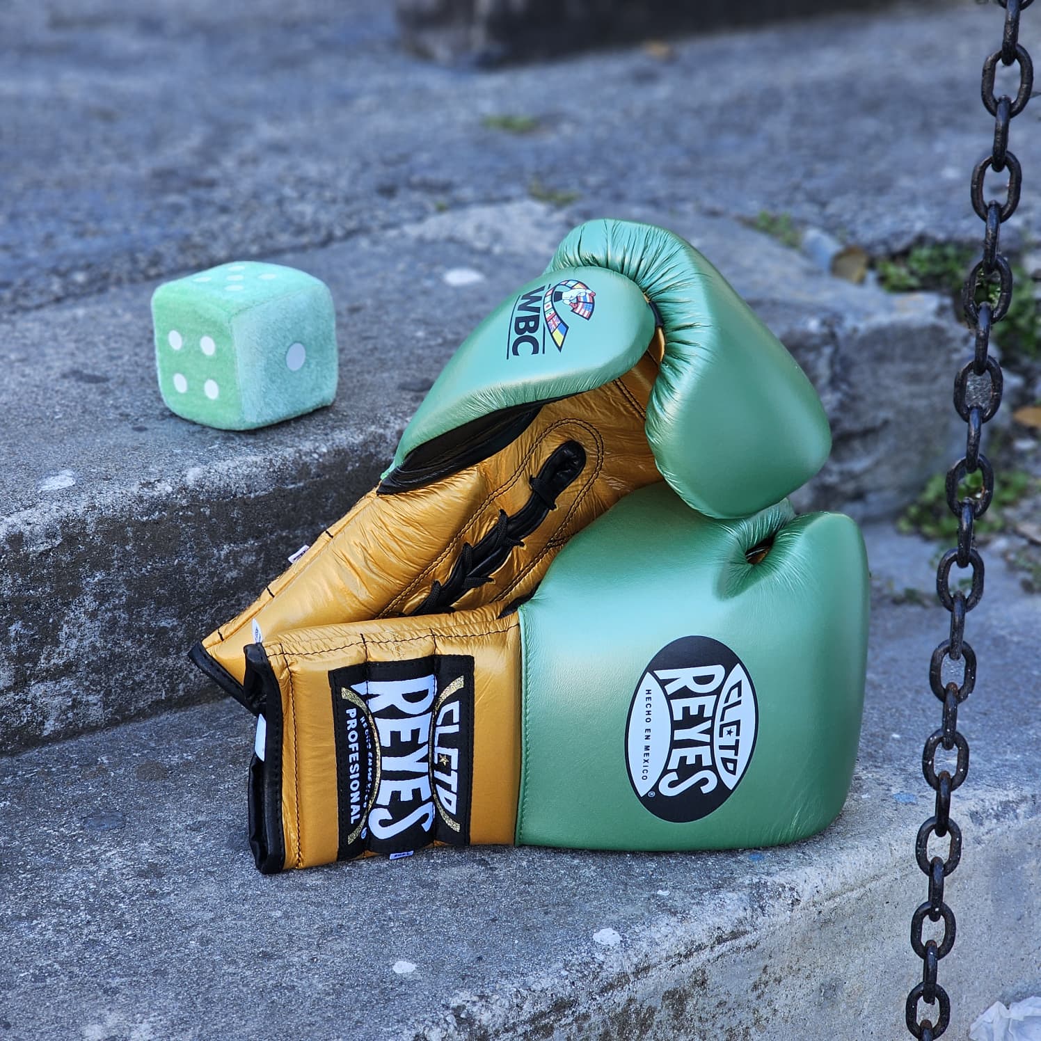 WBC グッズ！ CLETO REYES GLOVES LACE WBC LIMITED EDITION METALLIC GREEN/GOLD