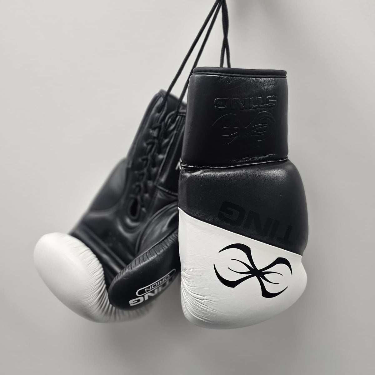 STING BOXING GLOVES ORION LACE UP BLACK WHITE