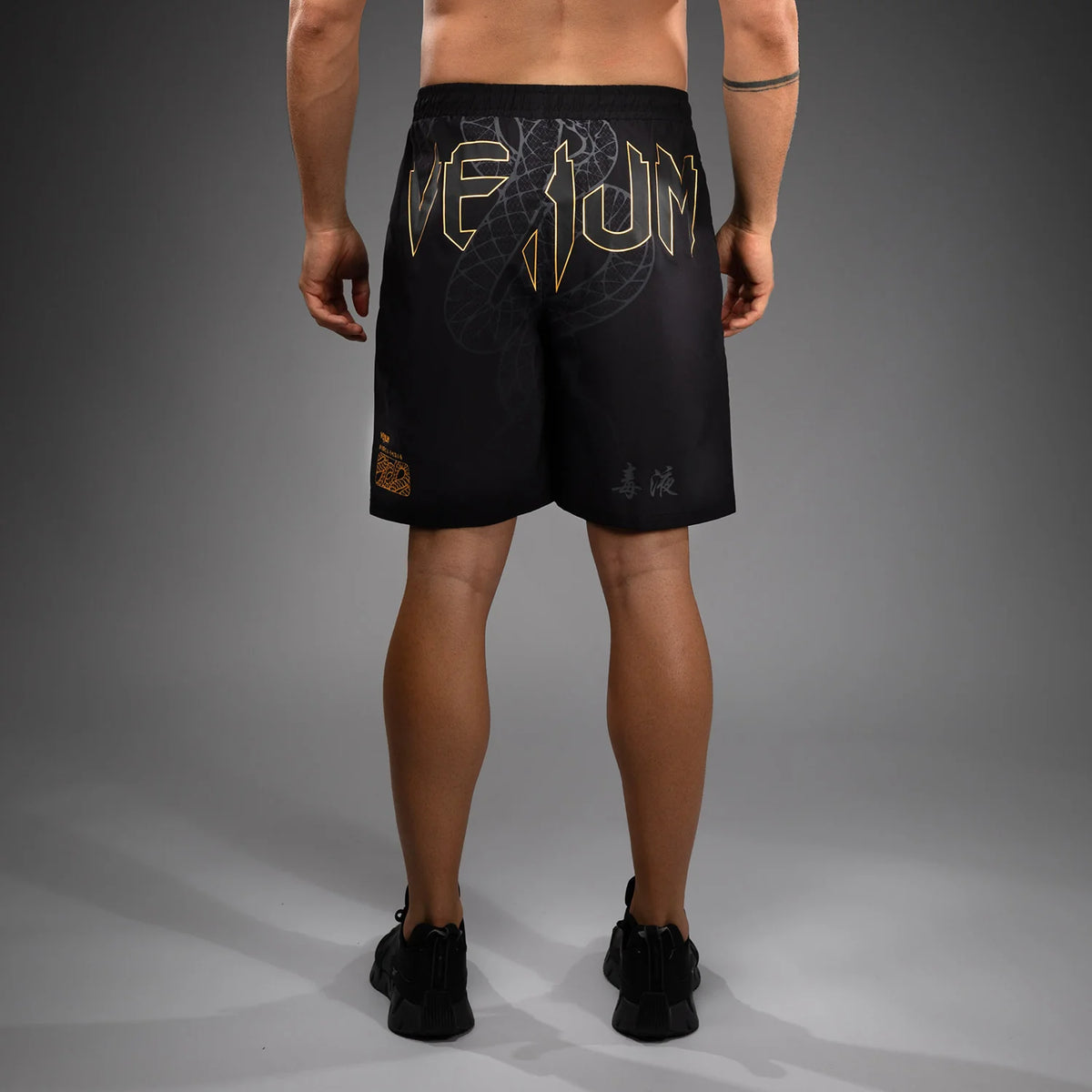 VENUM FIGHT SHORTS SERPENTI MMA BLACK/GOLD
