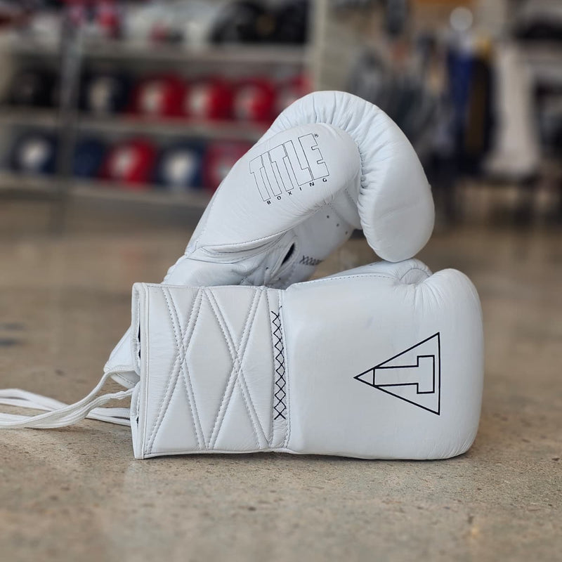 TITLE GLOVES MOMENTUM PRO SPARRING WHITE