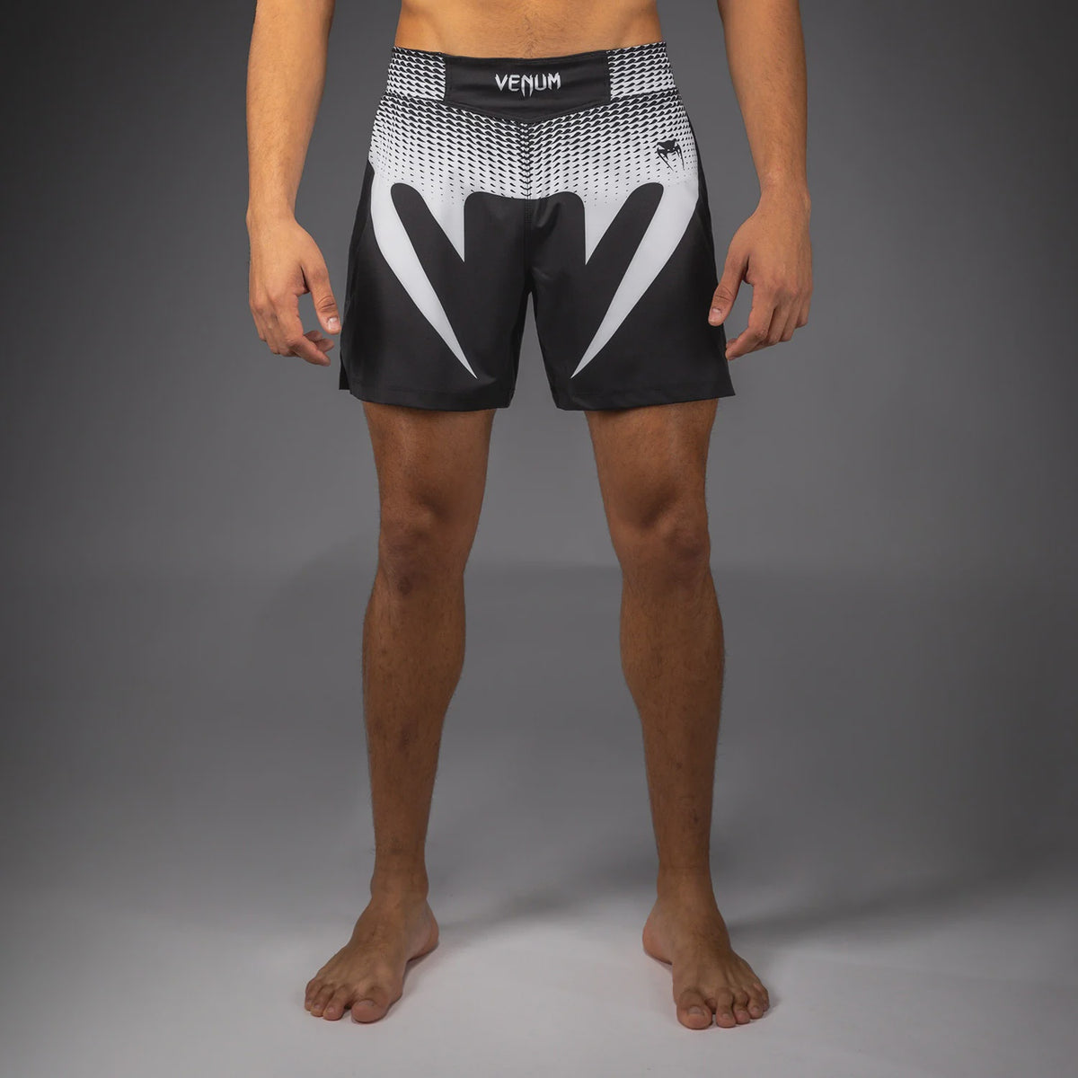 VENUM FIGHT SHORTS NO GI BLACK / WHITE