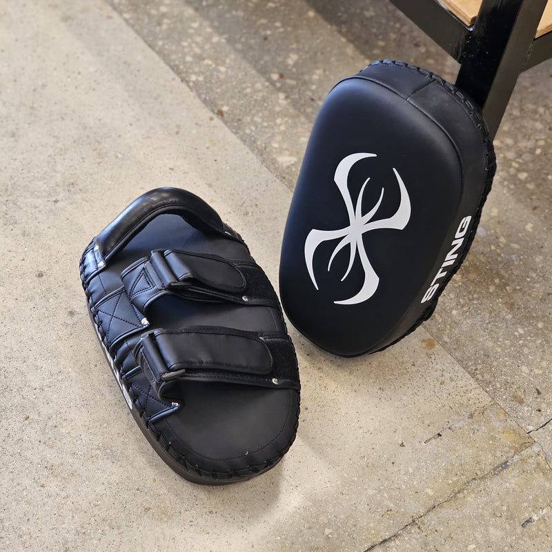 STING THAI PADS PYTHON KICK PAD BLACK/WHITE
