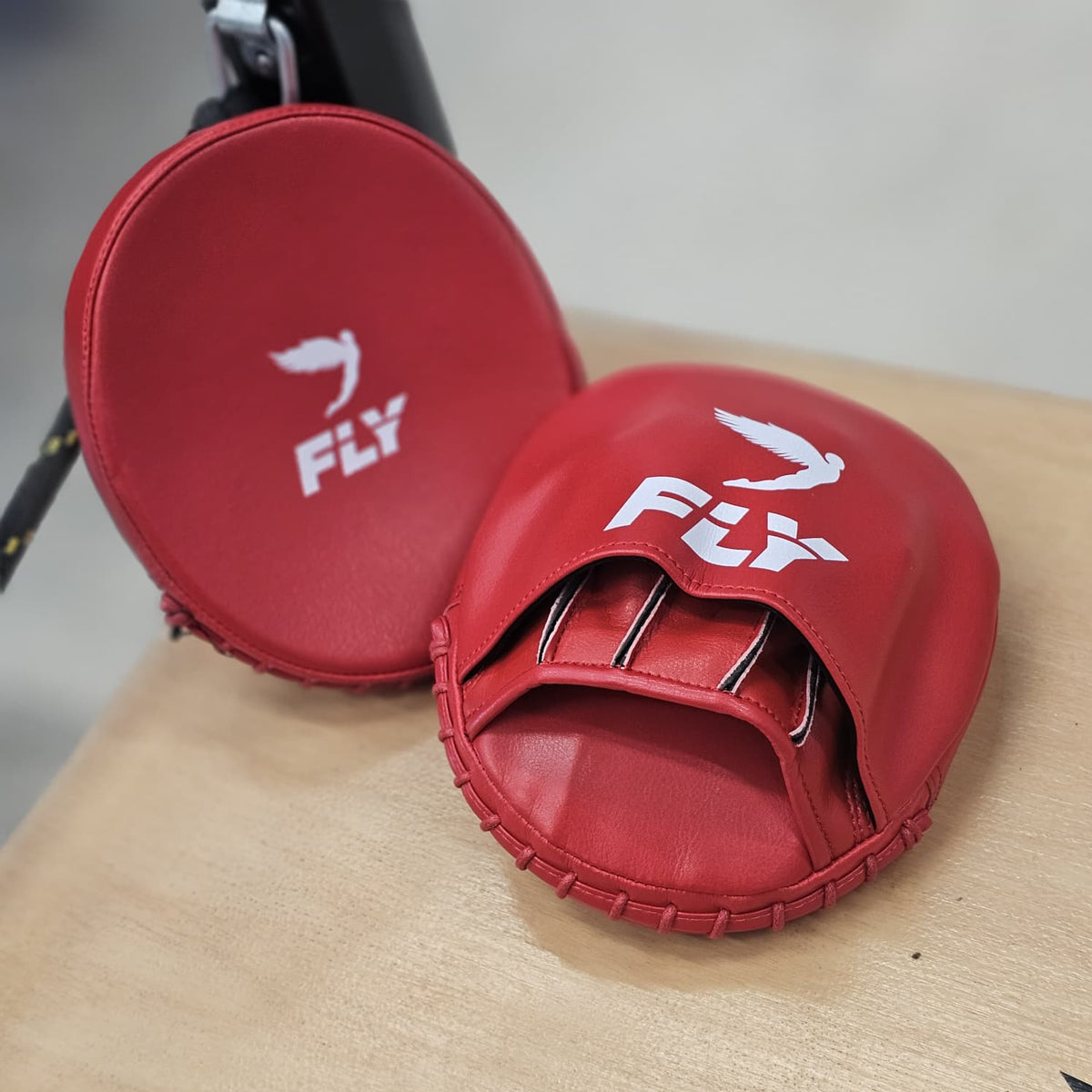 FLY FOCUS MITTS PUNCHERS MITTS X RED