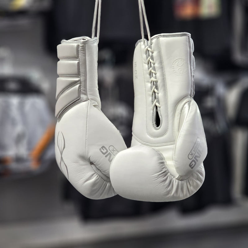 STING BOXING GLOVES VIPER X LACE UP WHITE / SILVER