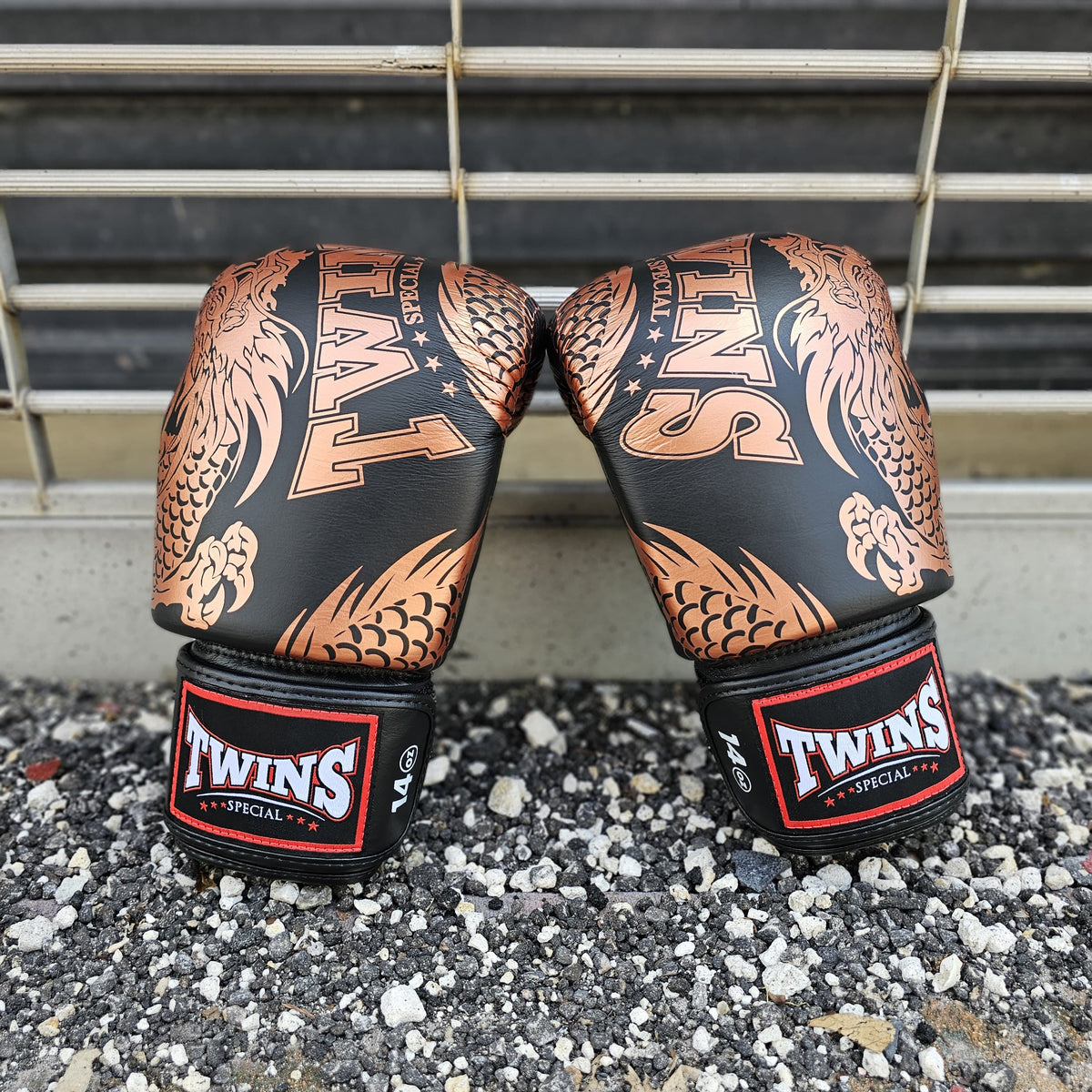 TWINS GLOVES LEATHER HOOK AND LOOP DRAGON BLACK / COOPER
