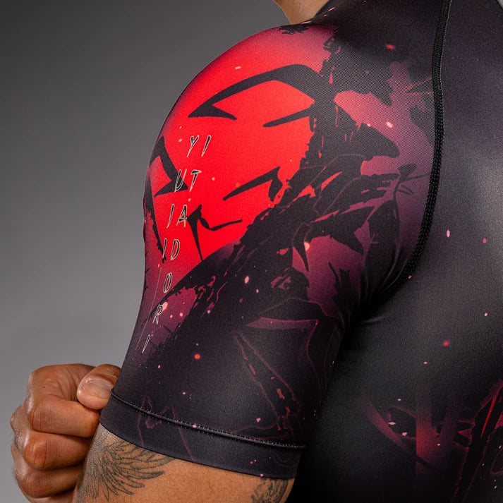 VENUM RASHGUARD S/S JUJUTSU KAISEN ITADORI BLACK/RED