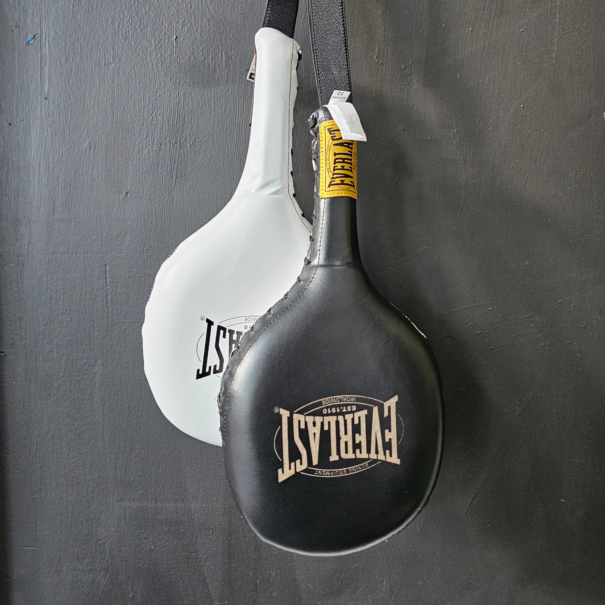 EVERLAST PADDLES LEATHER 1910 STRIKING BLACK/WHITE – MSM FIGHT SHOP