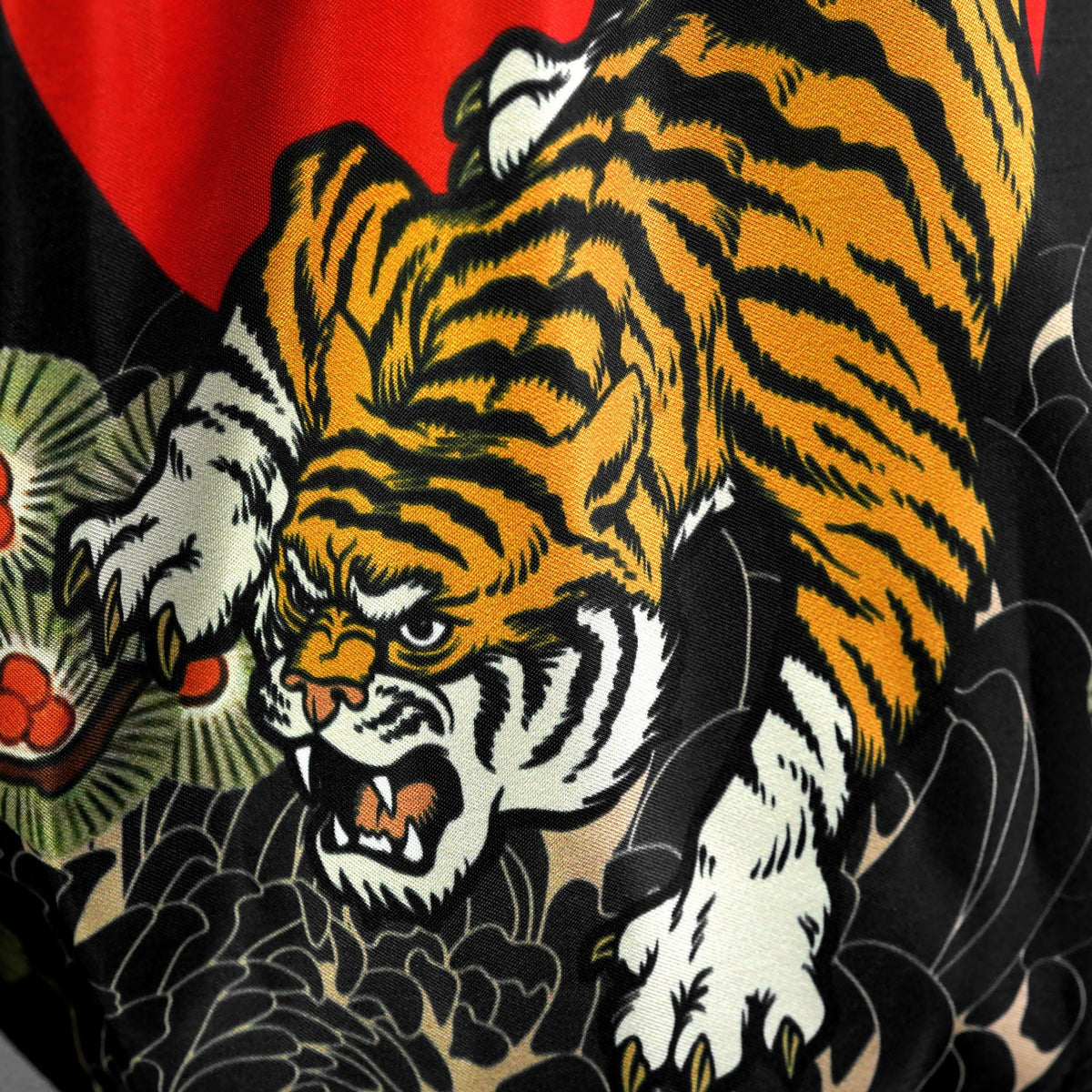 TUFF MUAY THAI SHORTS HIGH CUT RETRO DEN OF THE BRAVE BLACK/RED