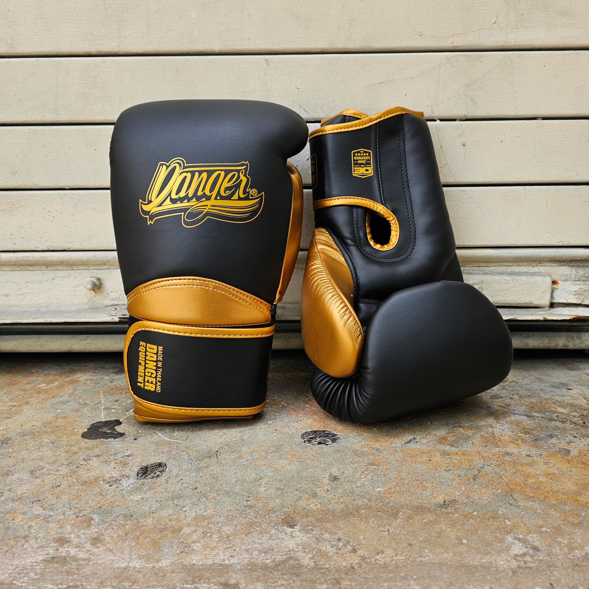 DANGER GLOVES ROCKET SYNTHEC BLACK/GOLD – MSM FIGHT SHOP