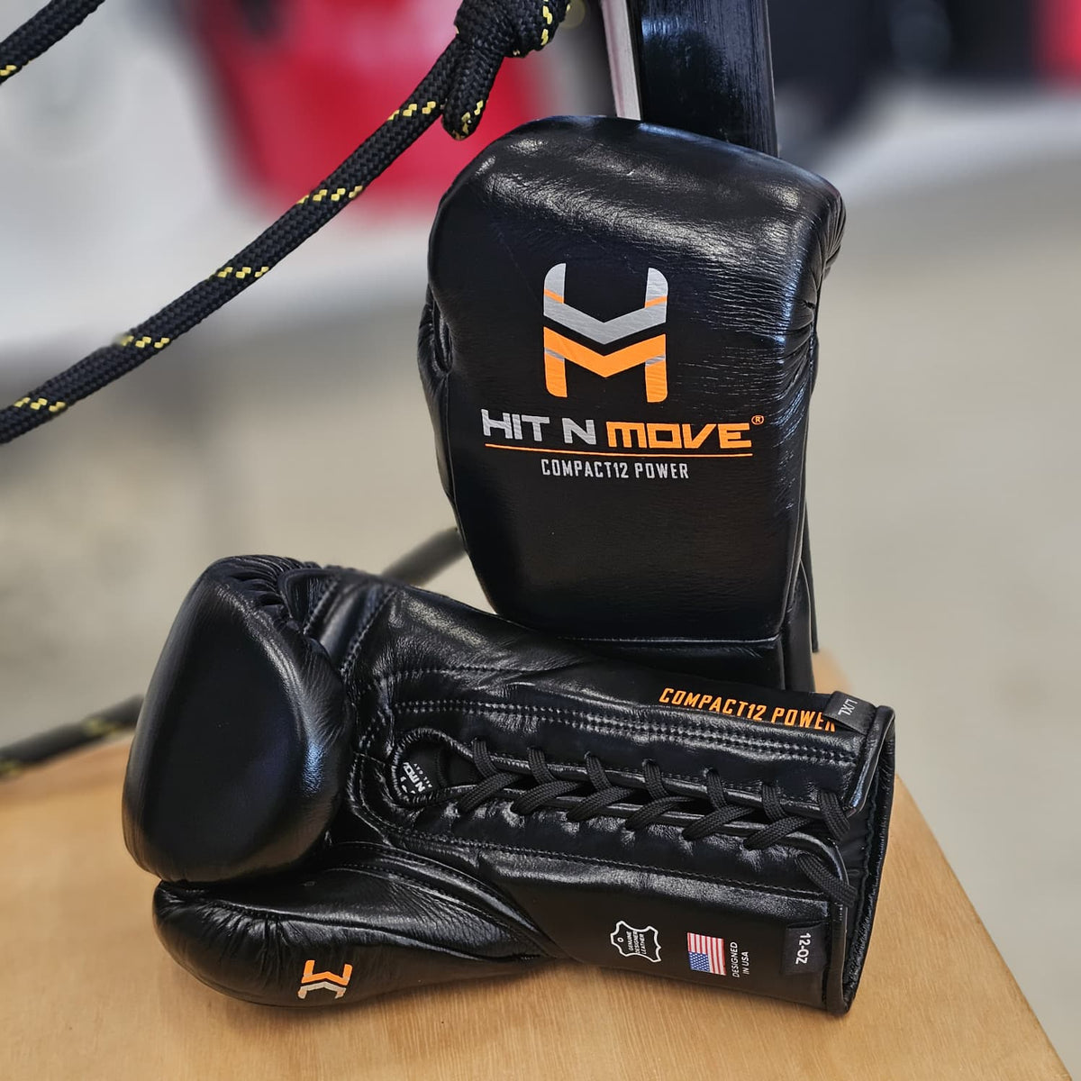 HIT N MOVE GLOVES COMPACT 12OZ LACE UP BLACK
