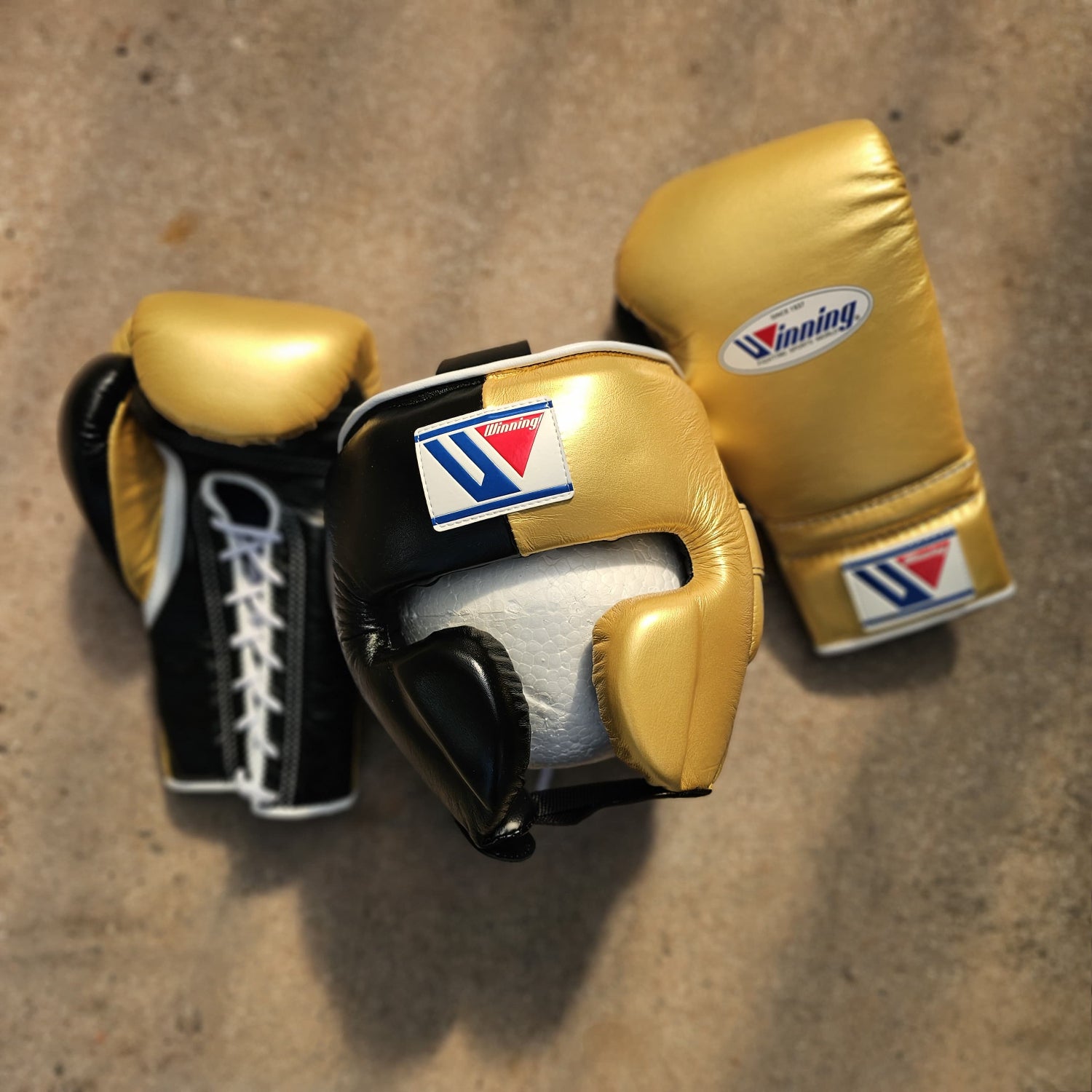 WINNING HEADGEAR FG2900 CHEEK CUSTOM GOLD/BLACK – MSM FIGHT SHOP