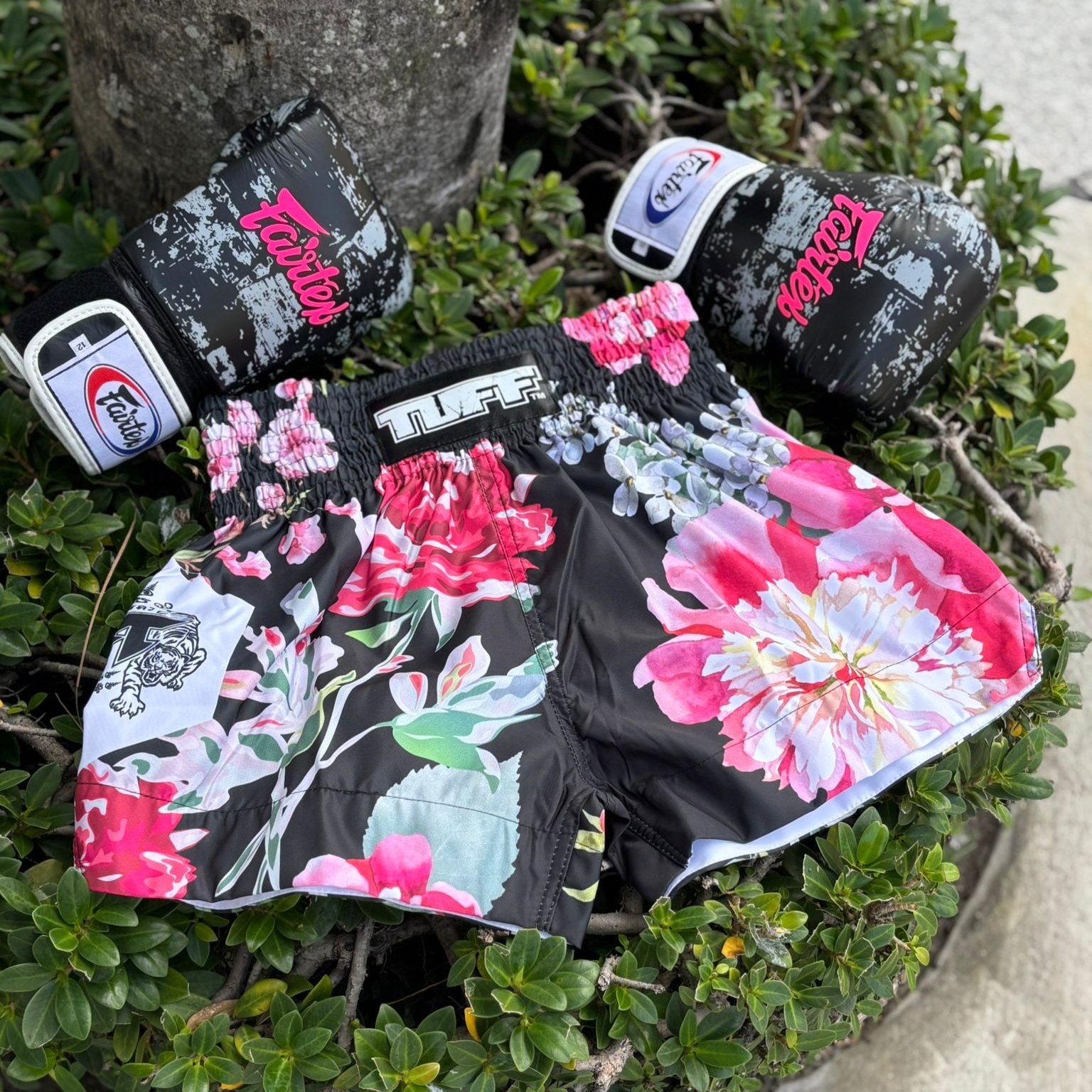 TUFF MUAY THAI SHORTS ROSE WILD THORNS BLACK/PINK – MSM FIGHT SHOP
