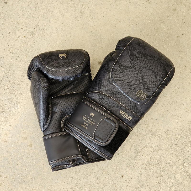 VENUM GLOVES IMPACT EVO SCALES BOXING DARK PURPLE
