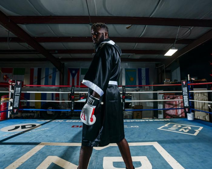 TITLE BOXING ROBE FULL LENGTH BLACK/WHITE
