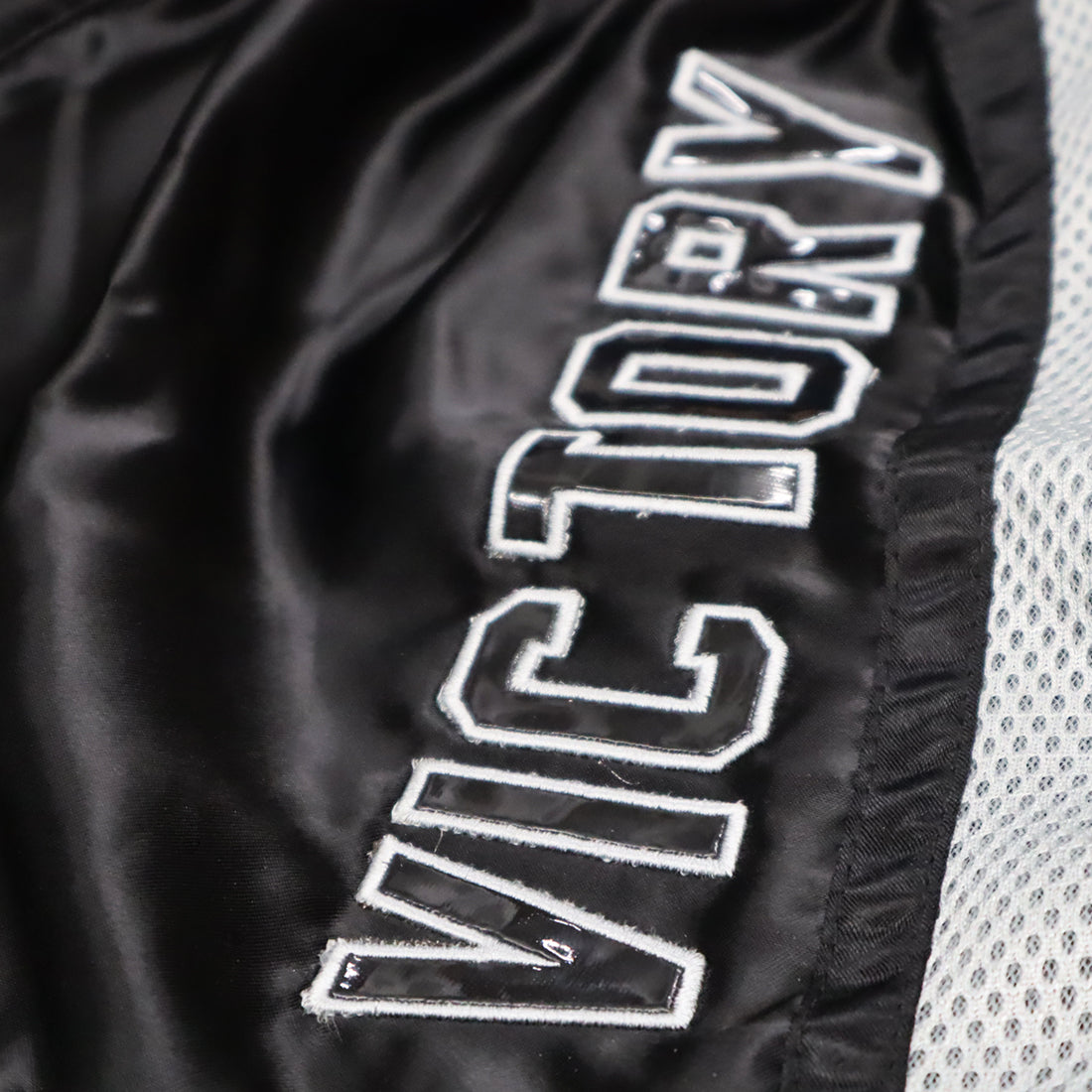 VICTORY MUAY THAI SHORTS CARBON BLACK/SILVER – MSM FIGHT SHOP