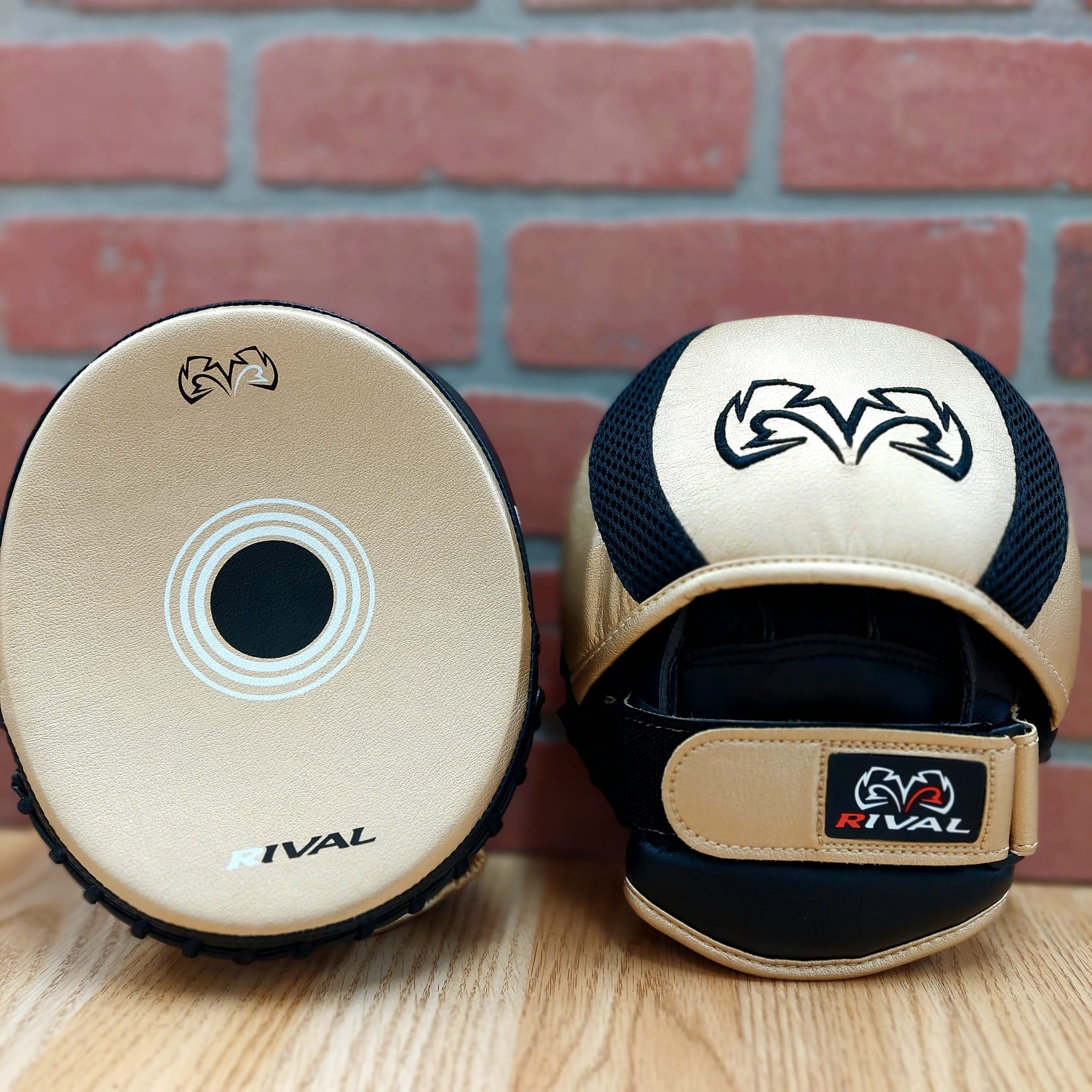 RIVAL FOCUS MITTS RPM11 BLACK/GOLD – MSM FIGHT SHOP