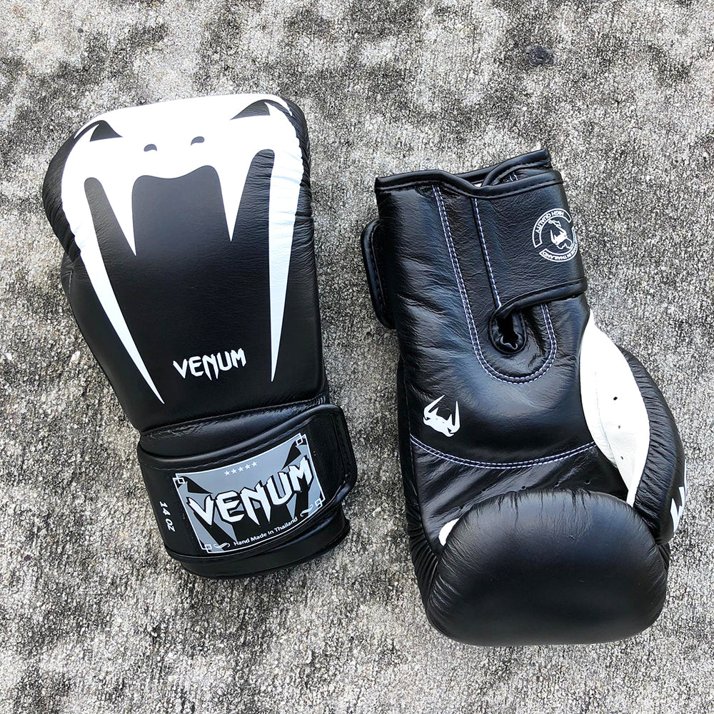 aaajm Venum Giant 3.0 ボクシンググローブ ブラック Venum Giant 3.0 Boxing Gloves - Nappa Leather - Black/Silver