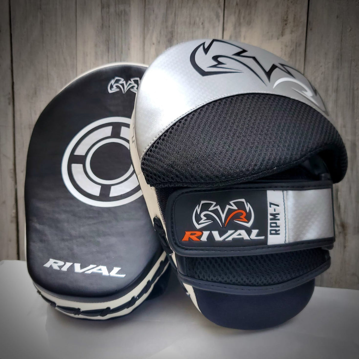 RIVAL FOCUS MITTS RPM7 BLACK/SILVER