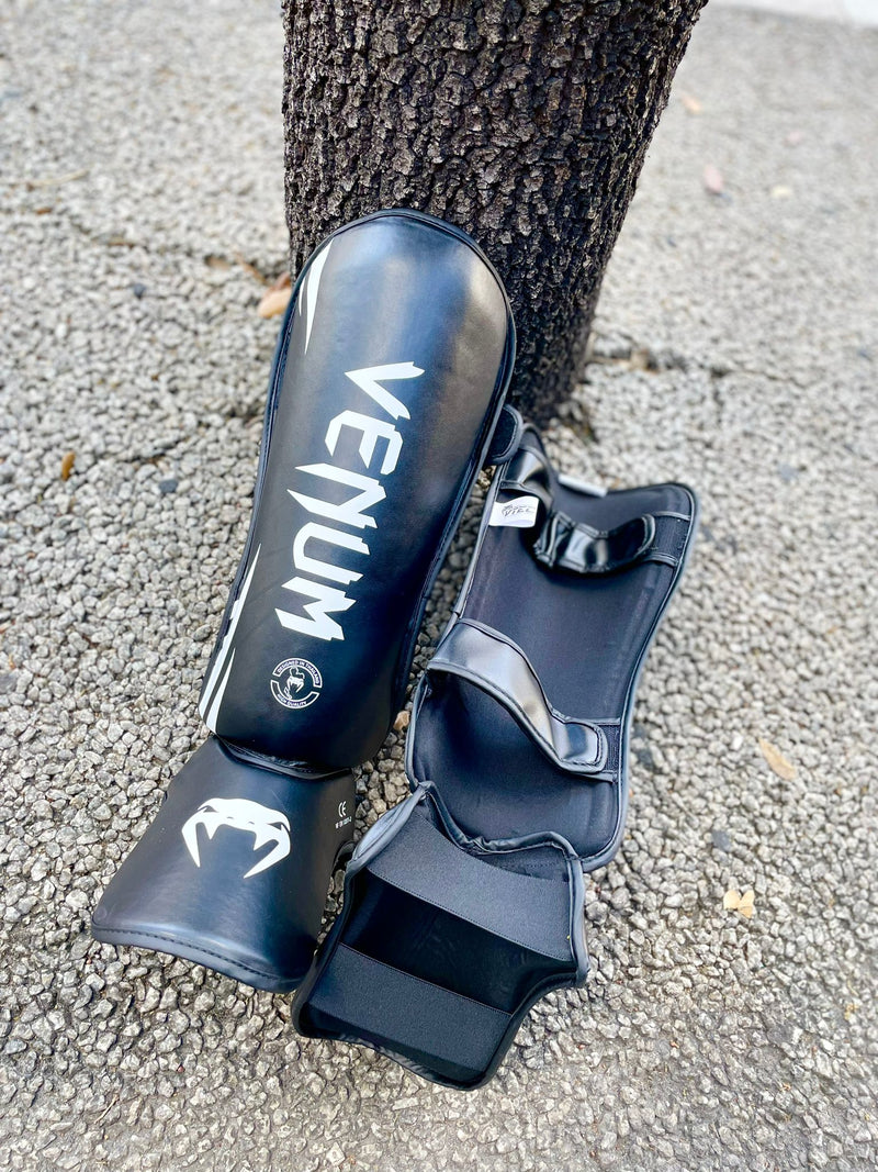 VENUM SHINGUARDS CHALLENGER BLACK/WHITE